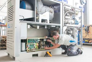 Montage Mikrogasturbine Montage Mikrogasturbine