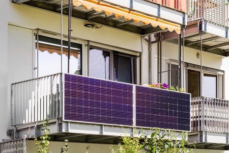 Montage PV-Balkonkraftwerke Montage PV-Balkonkraftwerke