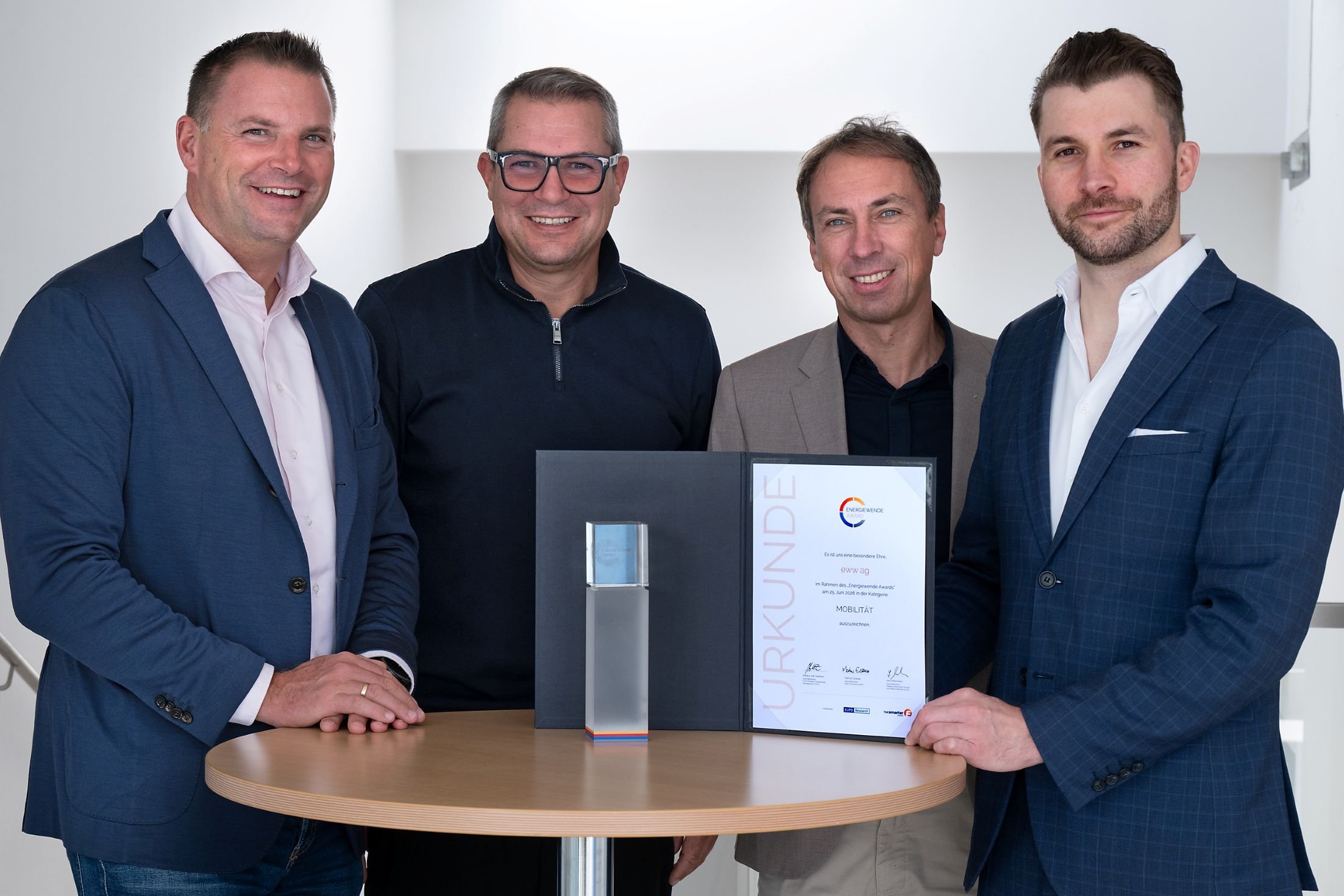 Energiewende Award Peter Leitner, Roland Stefan, Christian Steininger und Stefan Grassmann (v.l.) mit dem Award