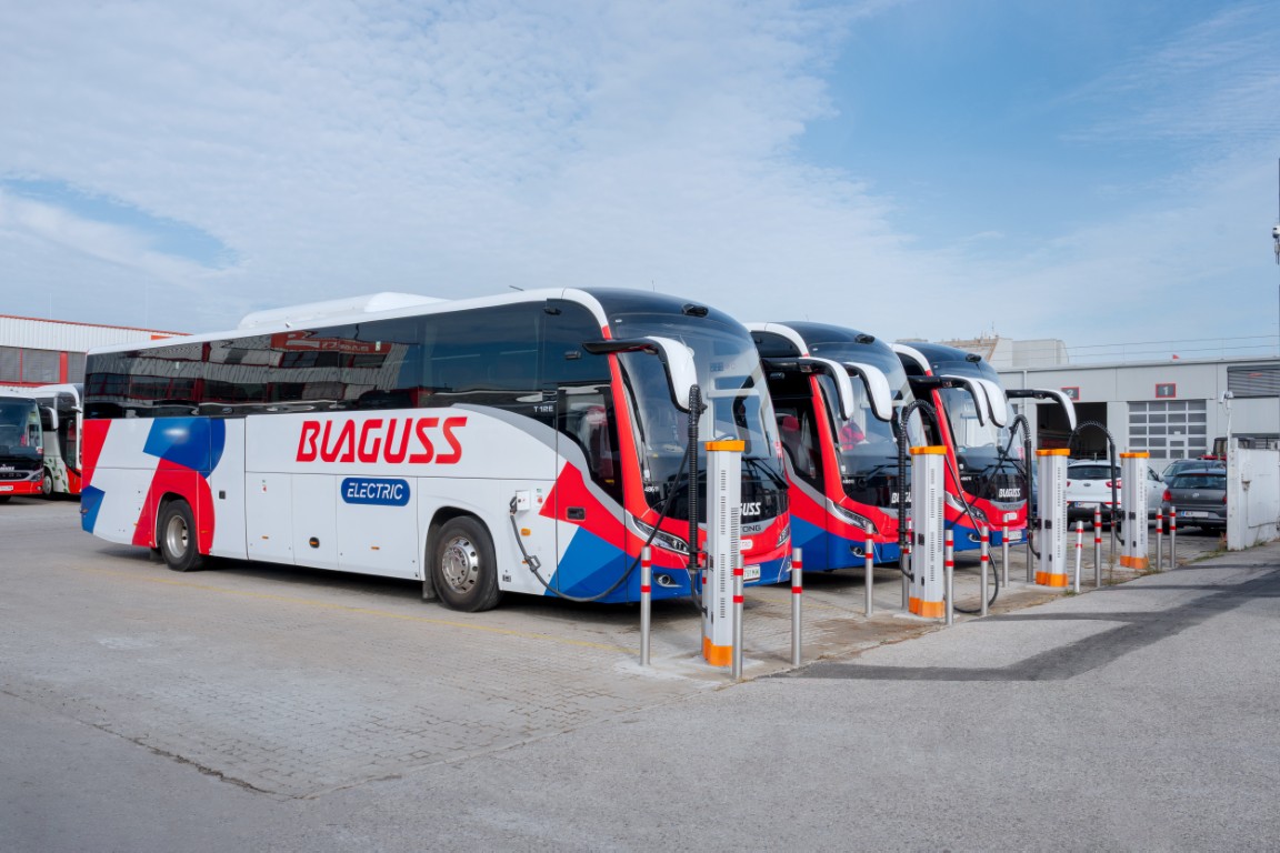 Busflotte Blaguss Busflotte an Ladestationen bei Blaguss